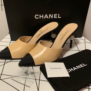 BNIB Chanel Runway Pearl Mules/Slides size 37.5